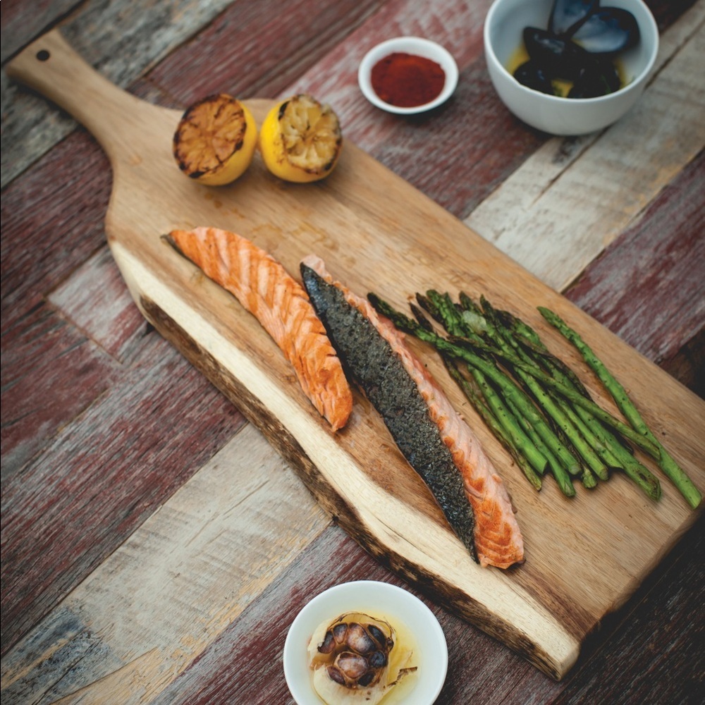 ARTISAN 24″ ACACIA SERVING PLANK, (ACACIA WOOD)